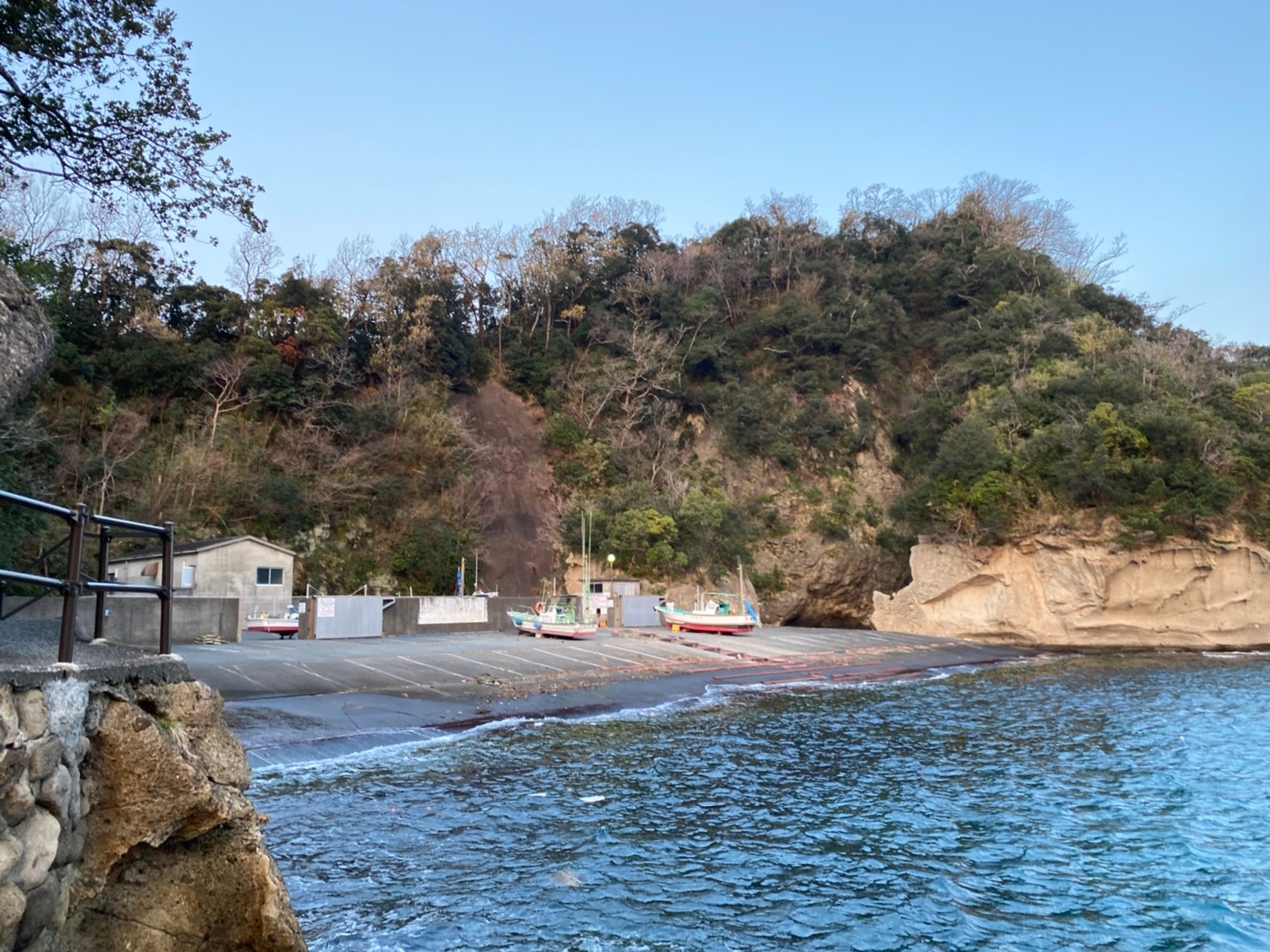 【西伊豆｜松崎町】『岩地海水浴場付近』の釣り場ガイド（釣れる魚・駐車場）