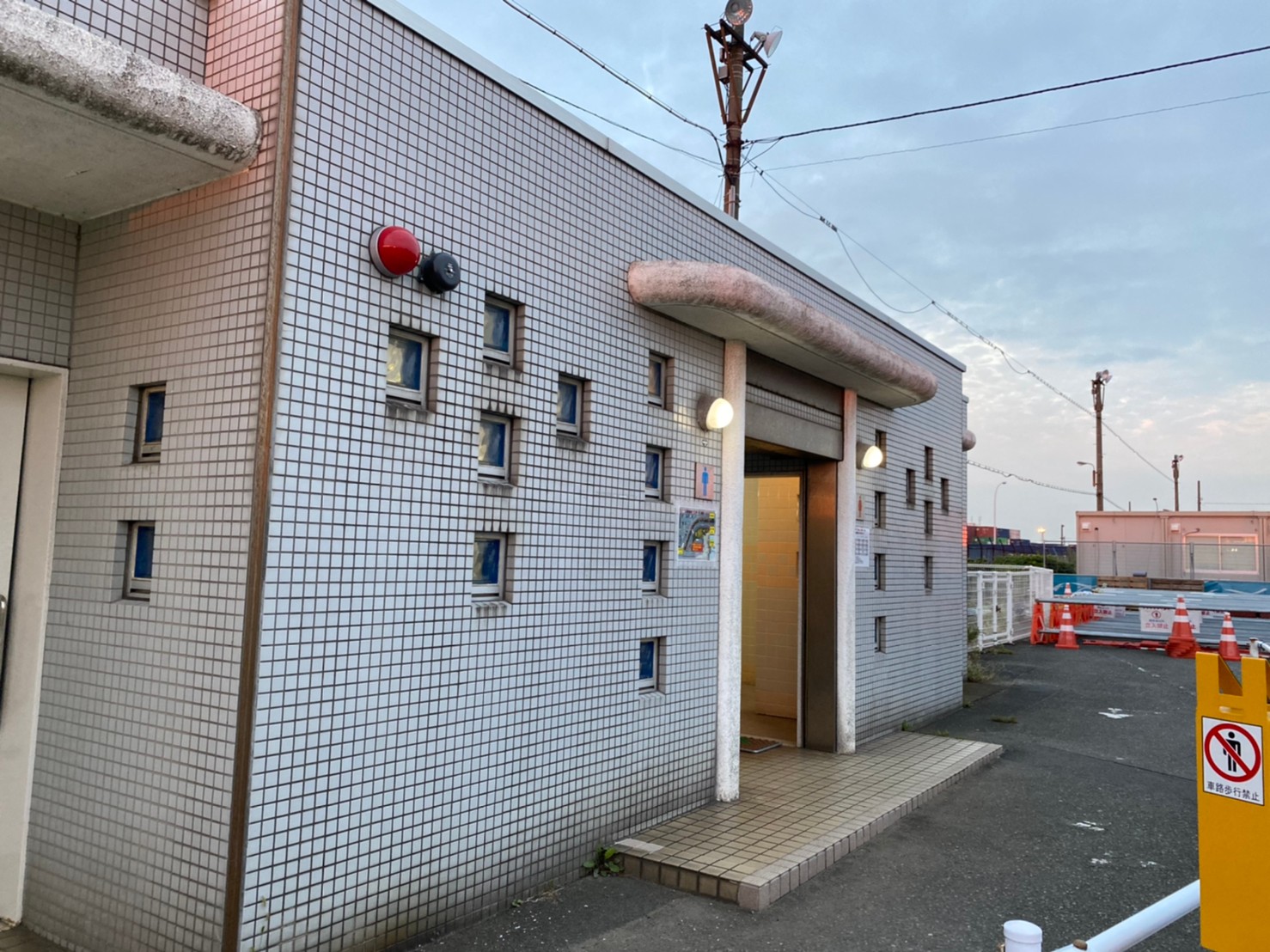 神奈川県横浜市 本牧海づり施設 の海釣りガイド 釣れる魚 駐車場 トイレ 関東釣りwalker