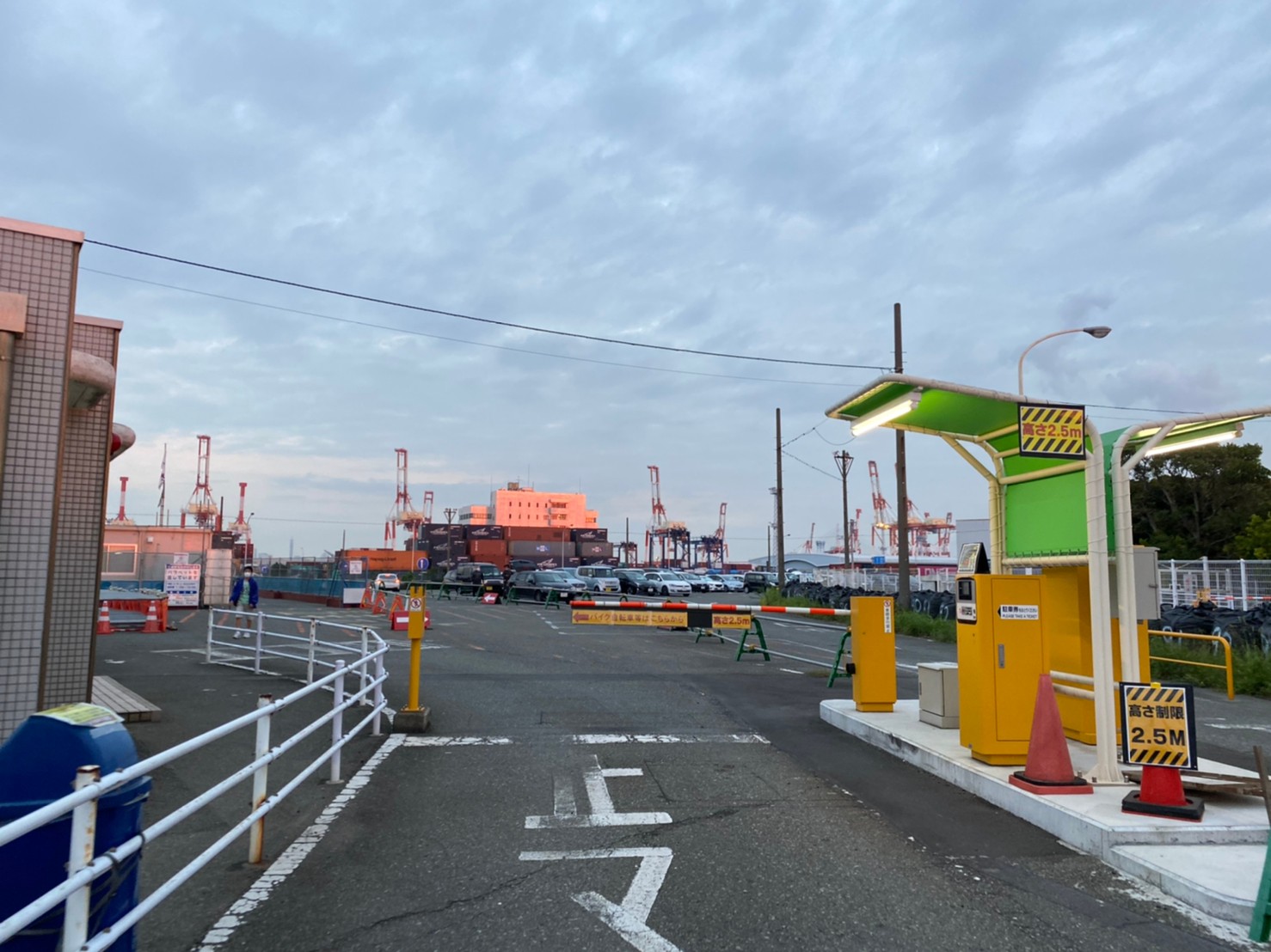 神奈川県横浜市 本牧海づり施設 の海釣りガイド 釣れる魚 駐車場 トイレ 関東釣りwalker