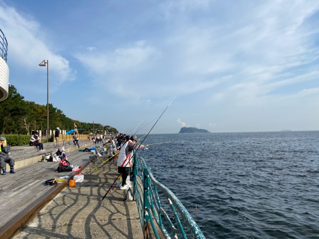 【神奈川県横須賀市】『海辺つり公園』の海釣りガイド（釣れる魚・駐車場・トイレ）｜関東釣りWALKER