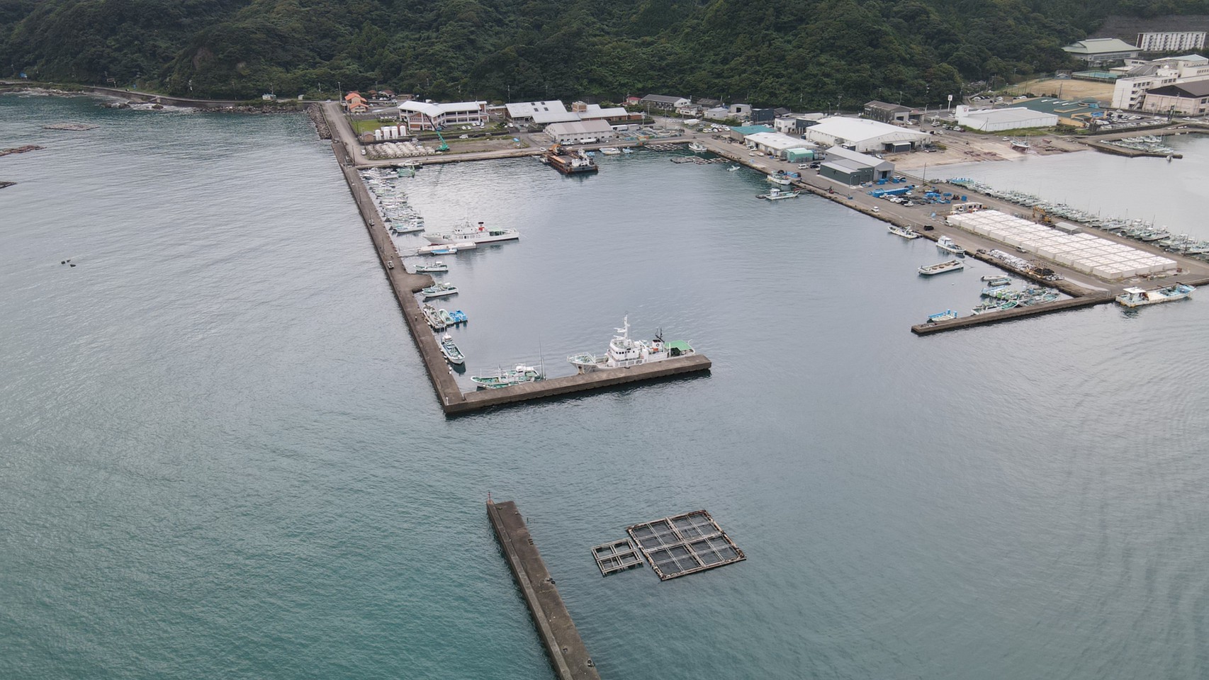 【和歌山県串本町】『串本漁港』の海釣りガイド（釣れる魚・駐車場・トイレ）