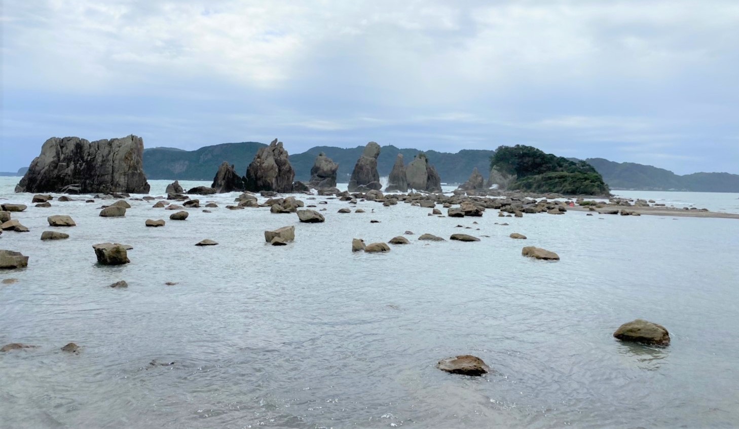 【和歌山県串本町】『橋杭岩｜はしぐいいわ』の海釣りガイド（釣れる魚・駐車場・トイレ）