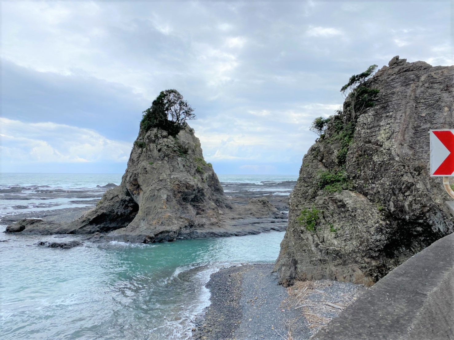 【和歌山県串本町】『石切岩周辺』の海釣りガイド（釣れる魚・駐車場・トイレ）